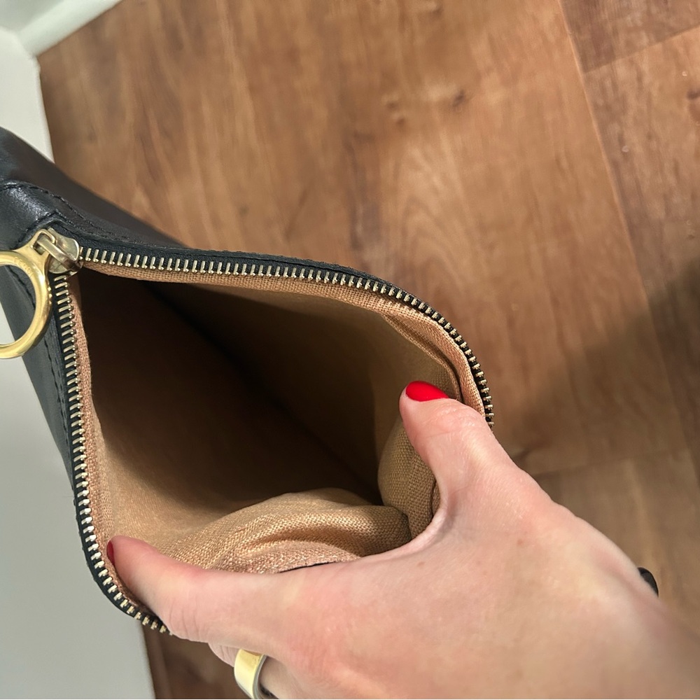 Fendi Oyster Black Leather - Picture 6 of 15